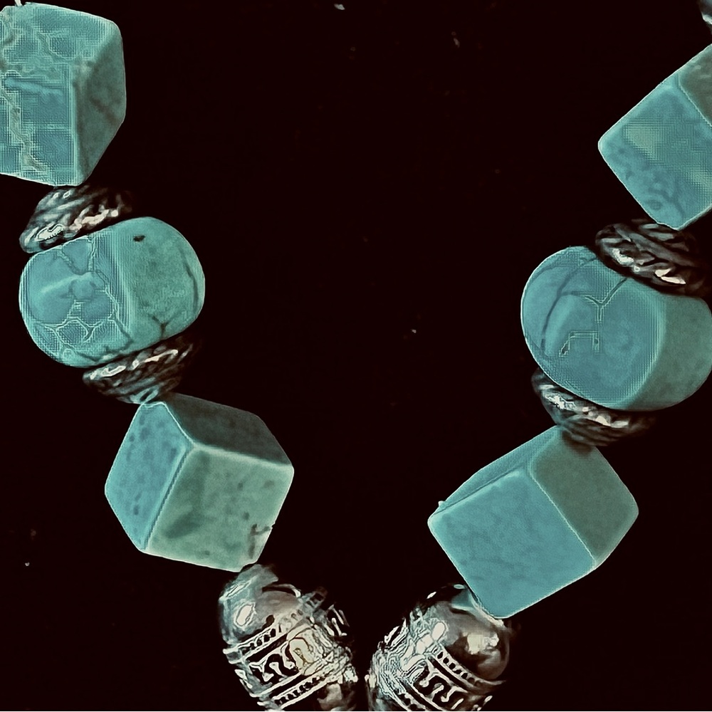 Turquoise necklace and stretch bracelet - Picture 4 of 5